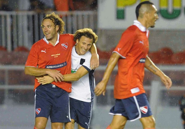 milito-forlan.jpg