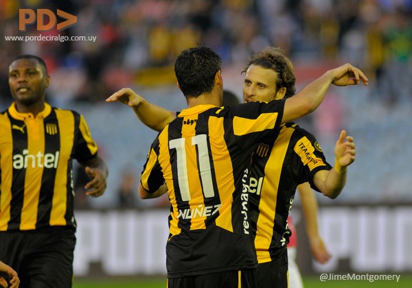 festejo-penarol-forlan.jpg
