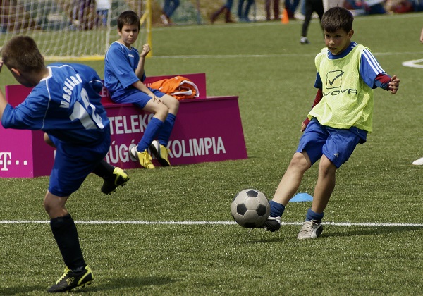 futbol-nic3b1os.jpg