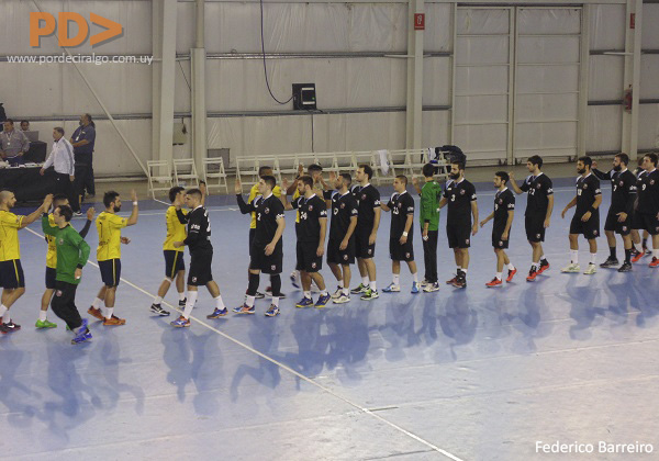 uruguay-colombia-handball.jpg