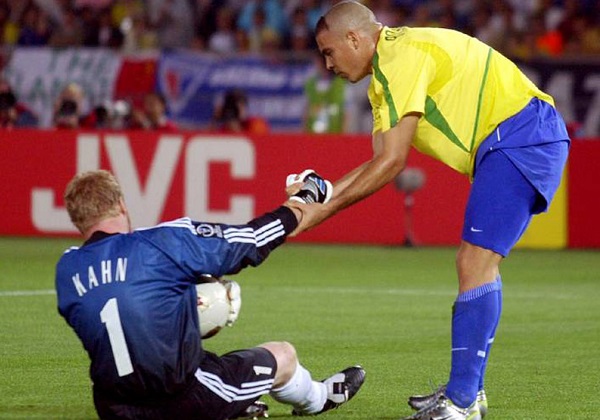 ronaldo-kahn.jpg