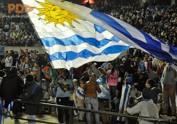 bandera-uruguay-en-estadio.jpg